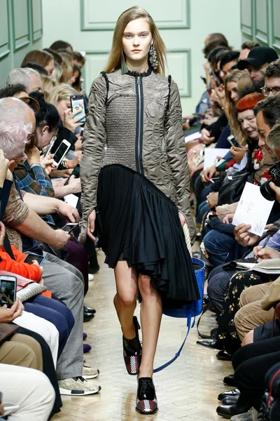 Look 15